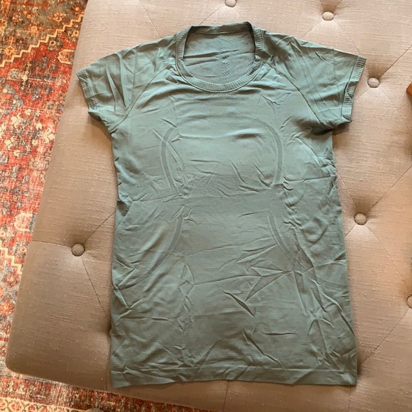 lululemon athletica Tops - Lululemon Short Sleeve Swiftly Tech